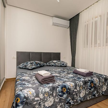 Apartments Hope Dugi Rat Ngoại thất bức ảnh