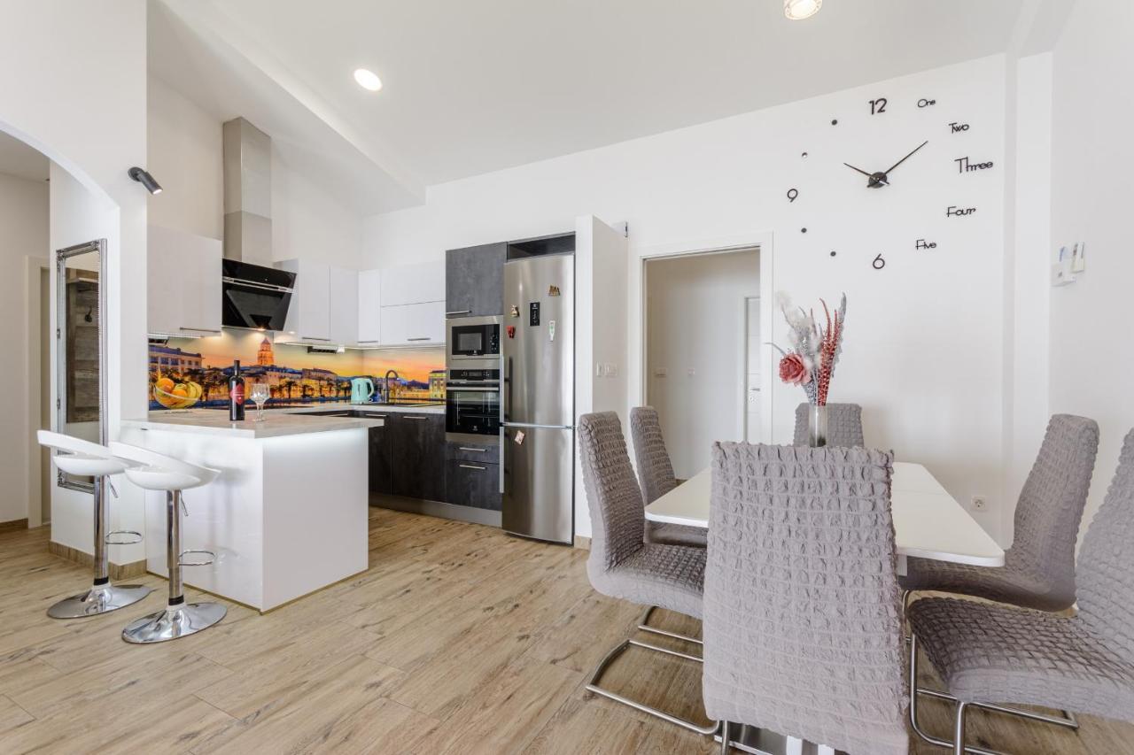 Apartments Hope Dugi Rat Ngoại thất bức ảnh