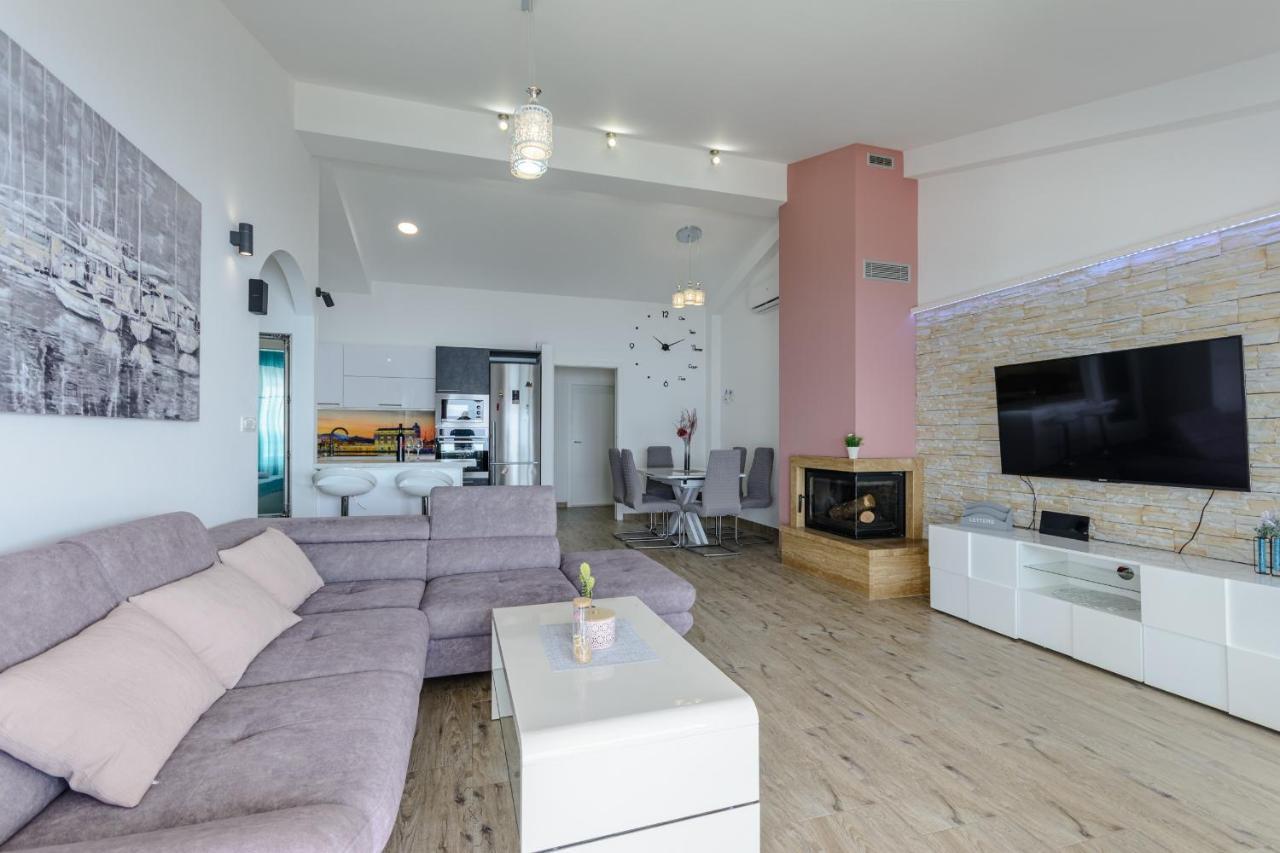 Apartments Hope Dugi Rat Ngoại thất bức ảnh