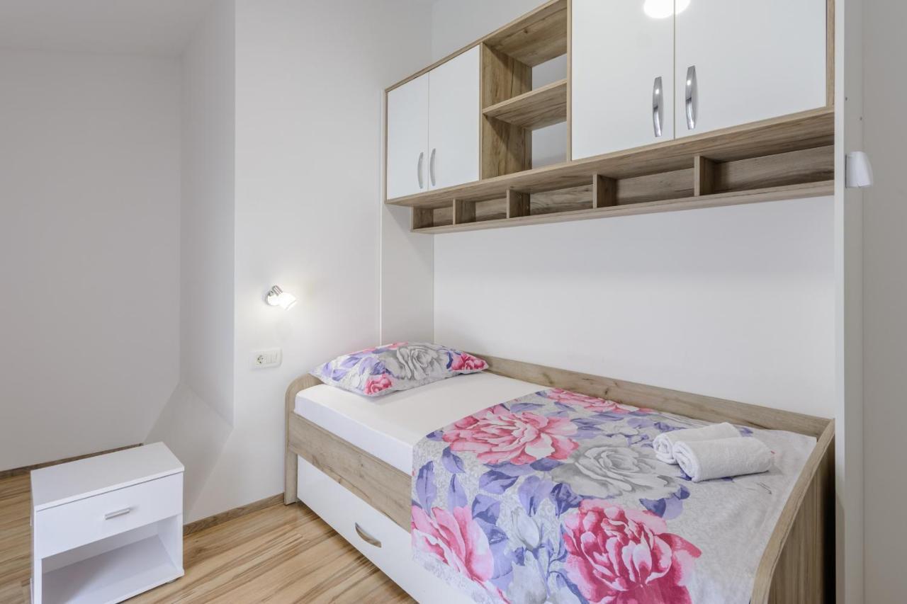 Apartments Hope Dugi Rat Ngoại thất bức ảnh