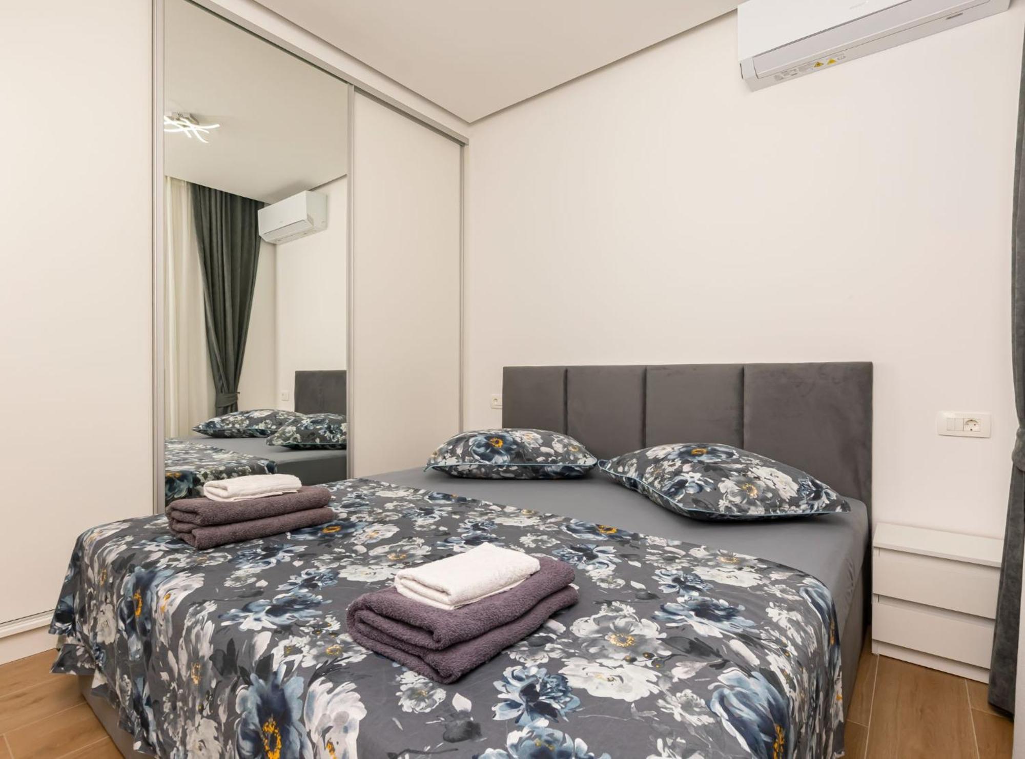 Apartments Hope Dugi Rat Ngoại thất bức ảnh