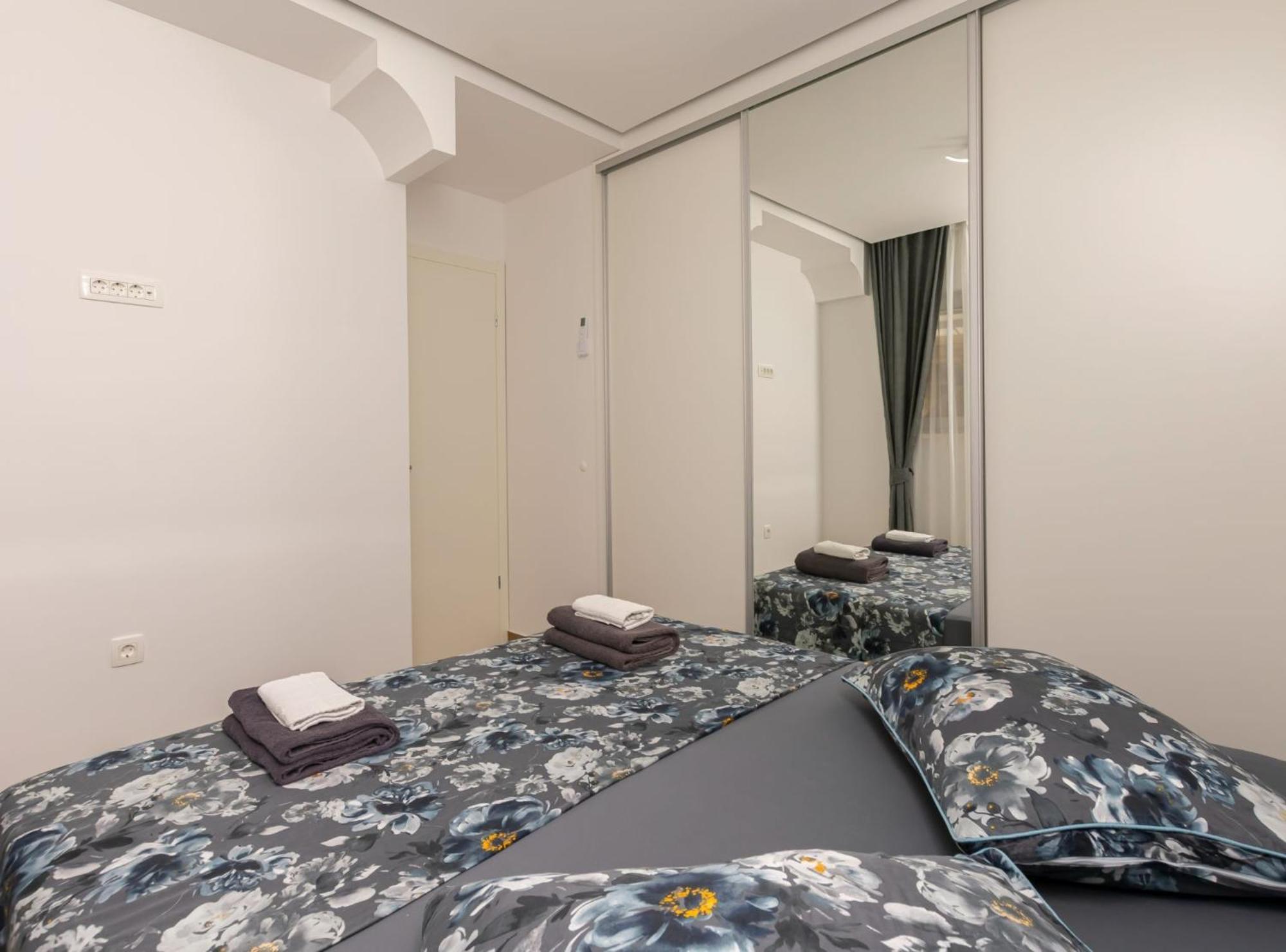 Apartments Hope Dugi Rat Ngoại thất bức ảnh