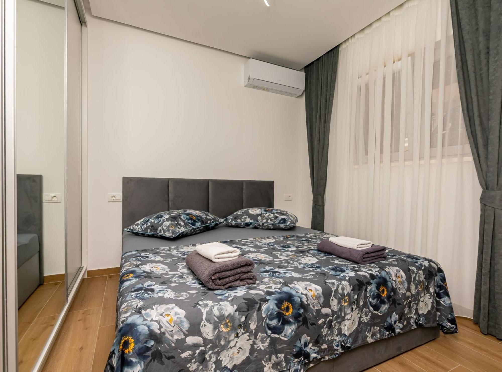 Apartments Hope Dugi Rat Ngoại thất bức ảnh