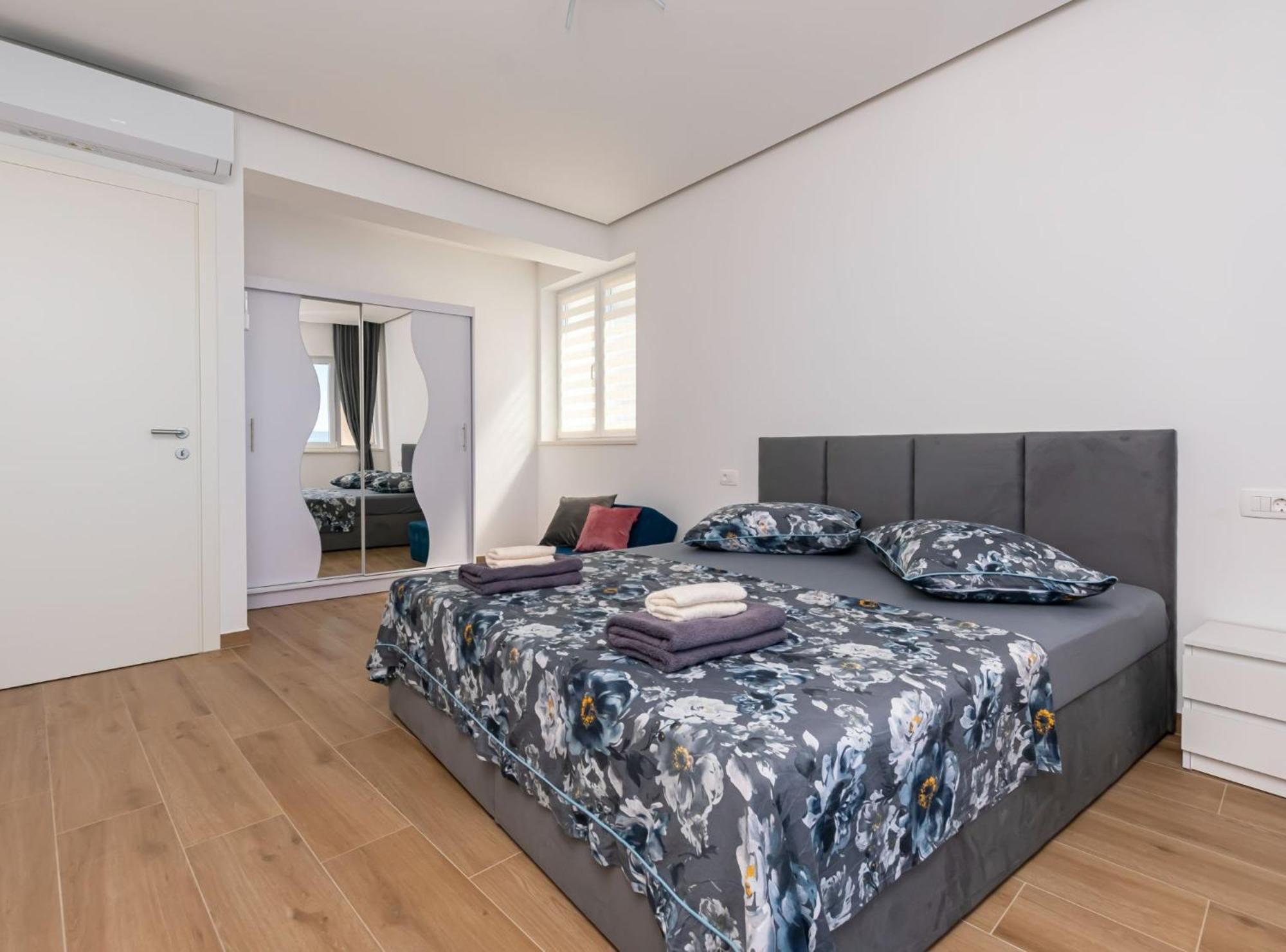 Apartments Hope Dugi Rat Ngoại thất bức ảnh