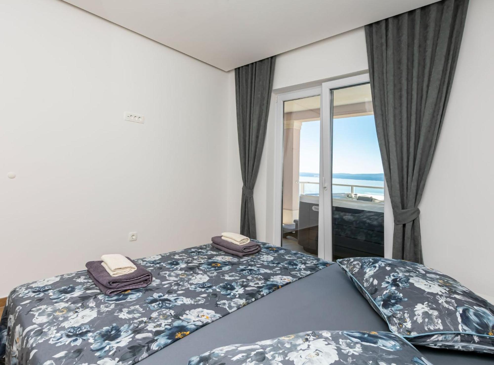 Apartments Hope Dugi Rat Ngoại thất bức ảnh