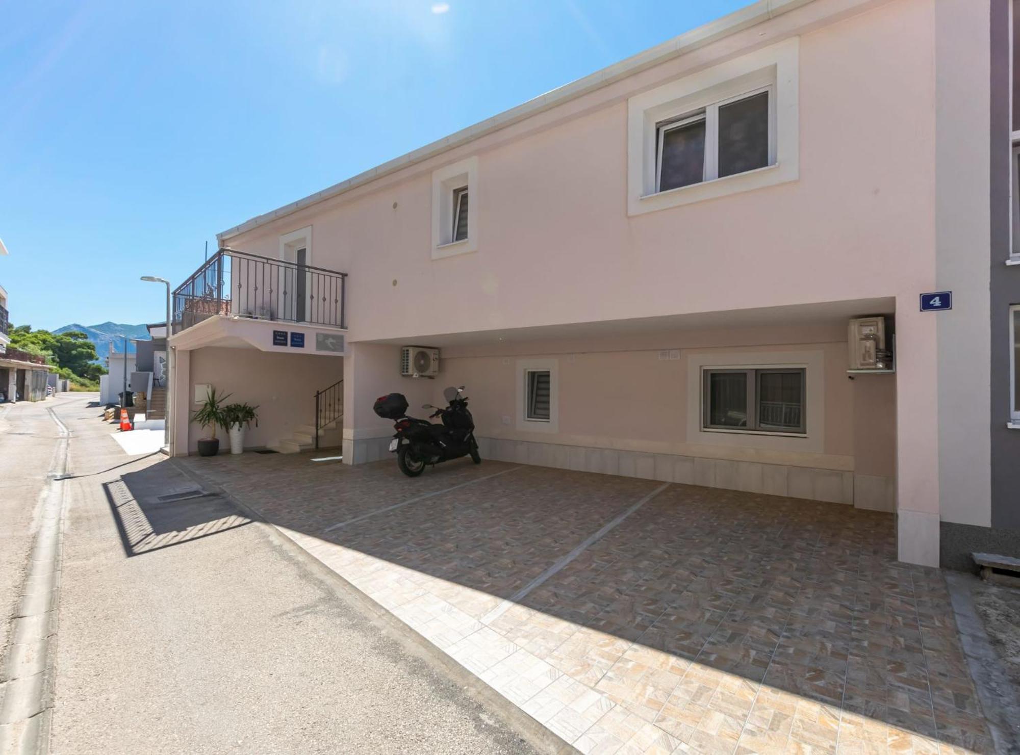 Apartments Hope Dugi Rat Ngoại thất bức ảnh