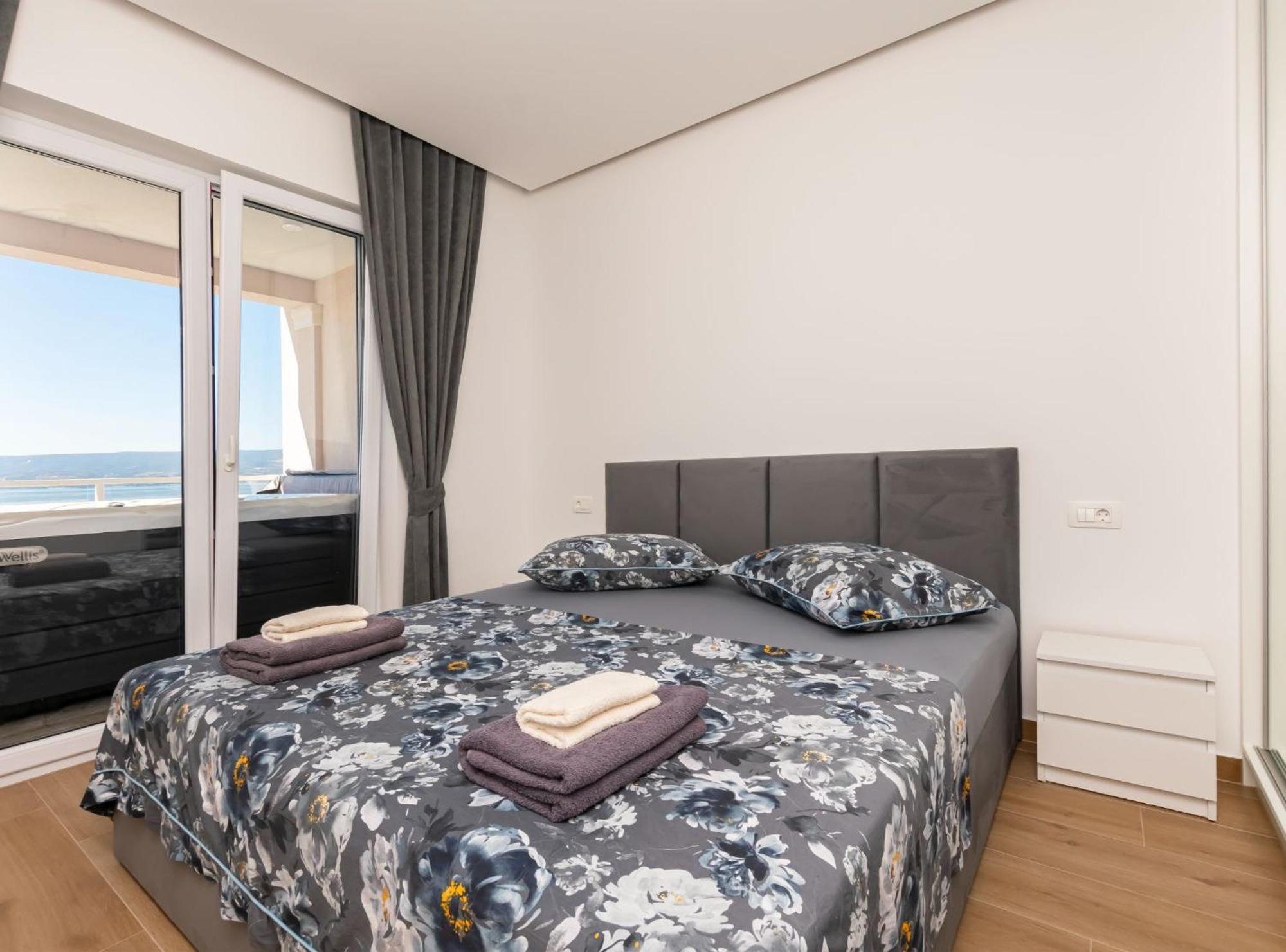 Apartments Hope Dugi Rat Ngoại thất bức ảnh